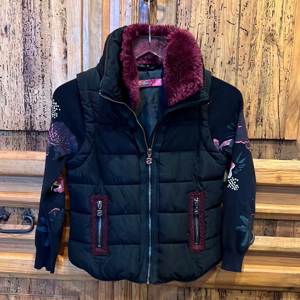 Quilted Puffer Jacket With Removable Knit Sleeves And Faux Fur Collar Desigual